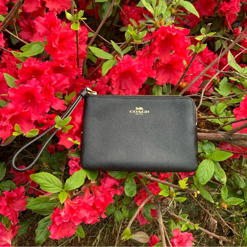 NEW Coach Wallet Ziparound Thin Wristlet Wallet Black Pebble Leather Gold Logo